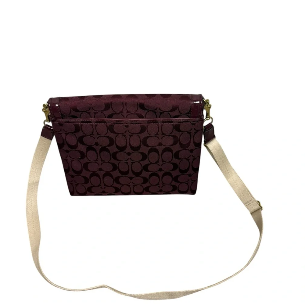 🆕 Coach burgundy fabric  signature C Bag with strap - Picture 2 of 8